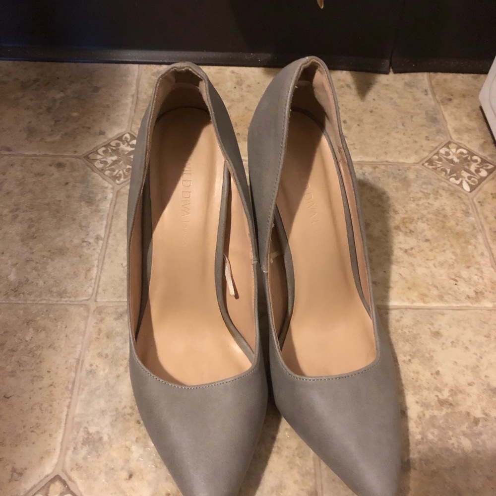 Shoes - Picture 3 of 4